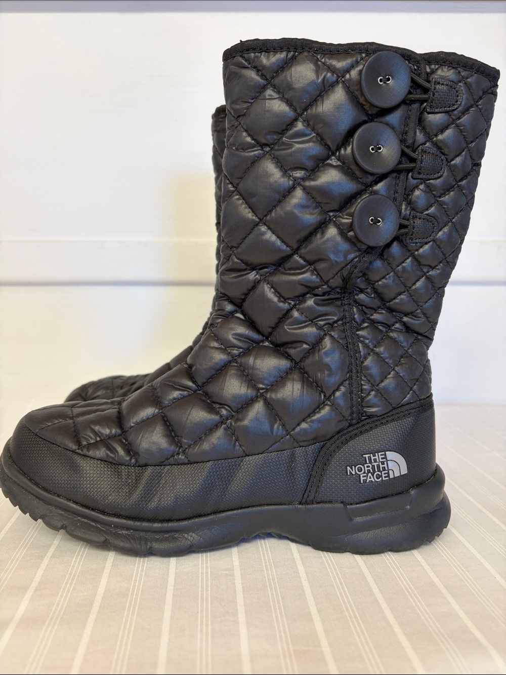 The North Face Women's Thermoball Button-Down Insulated Black Boots size 7